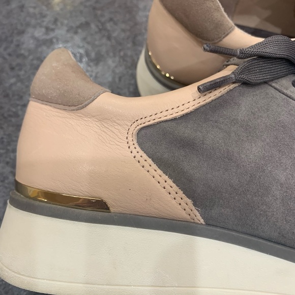 Louise et cio suide leather shoes. - Picture 6 of 11